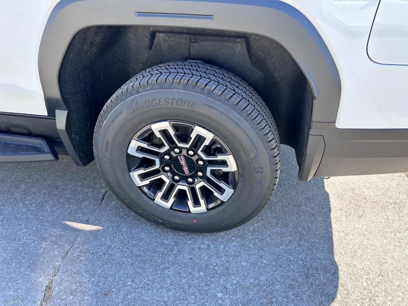 GMC Sierra EV Vehicle Full-screen Gallery Image 6