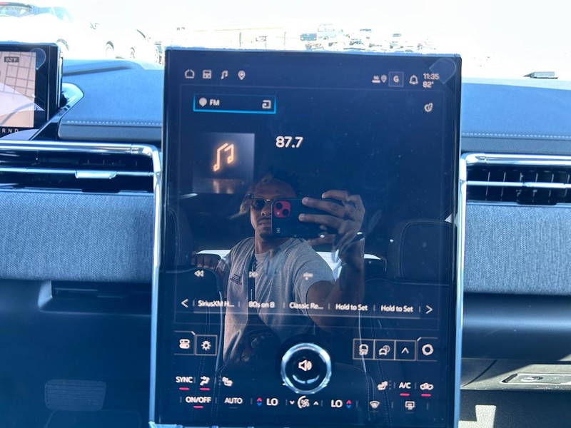 GMC Sierra EV Vehicle Full-screen Gallery Image 12