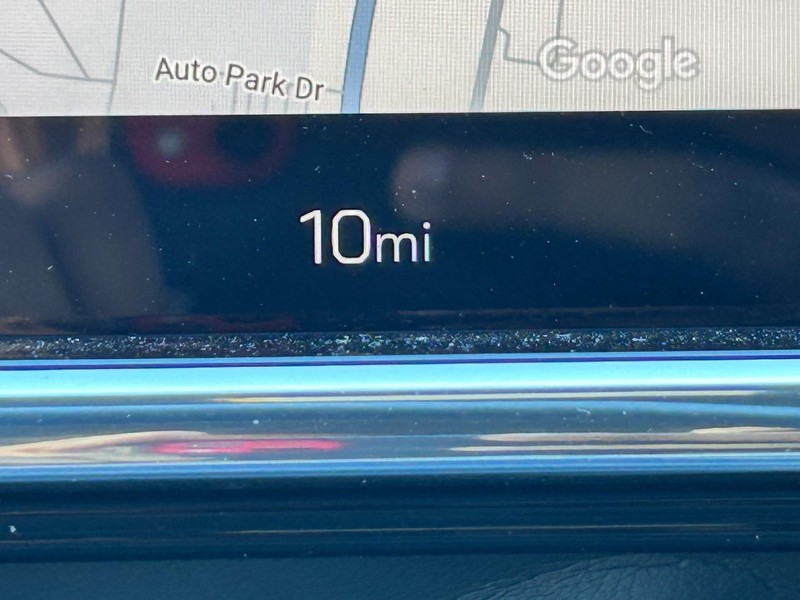 GMC Sierra EV Vehicle Full-screen Gallery Image 18