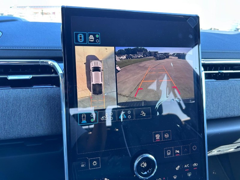 GMC Sierra EV Vehicle Full-screen Gallery Image 19