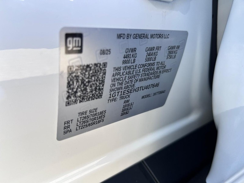 GMC Sierra EV Vehicle Full-screen Gallery Image 20