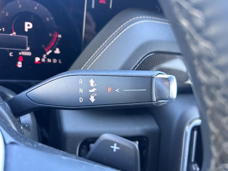 GMC Yukon Vehicle Full-screen Gallery Image 15