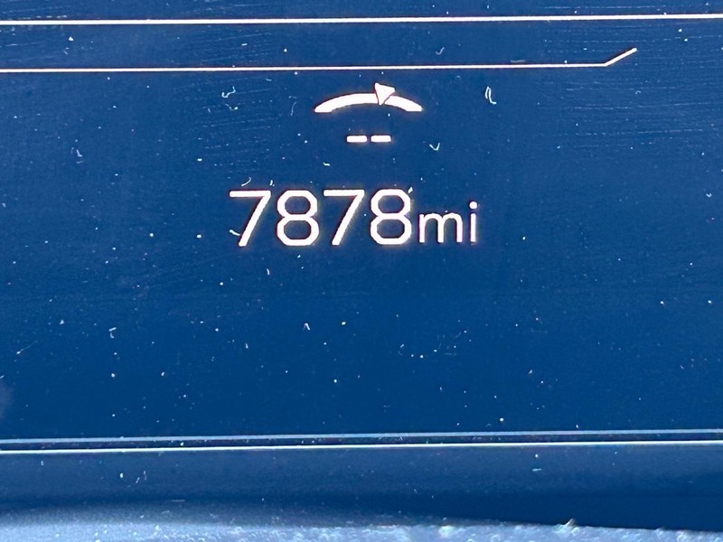 GMC Yukon Vehicle Full-screen Gallery Image 22