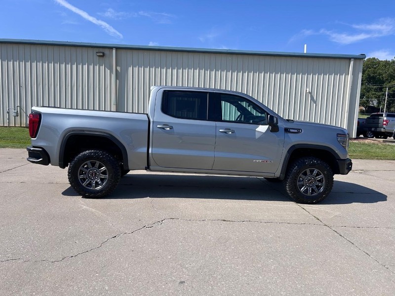 GMC Sierra 1500 Vehicle Full-screen Gallery Image 2