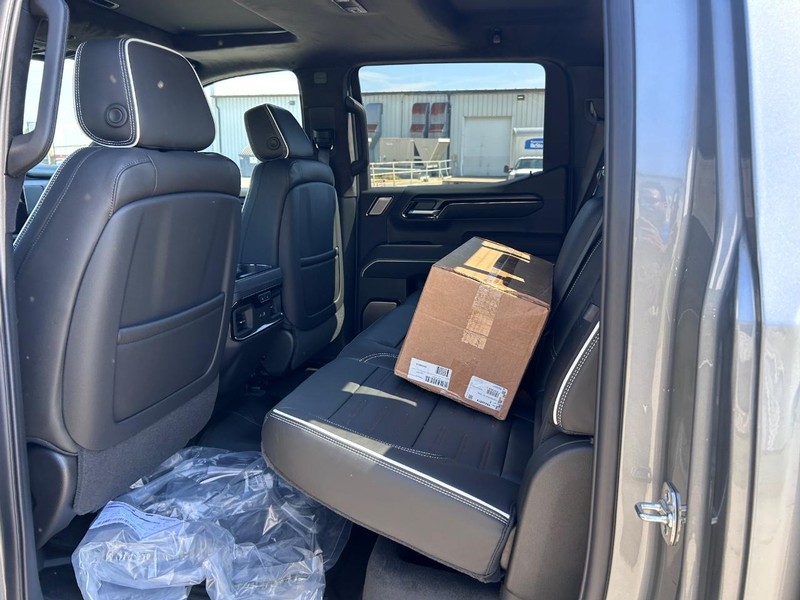 GMC Sierra 1500 Vehicle Full-screen Gallery Image 7