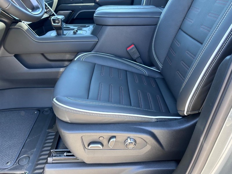 GMC Sierra 1500 Vehicle Full-screen Gallery Image 18