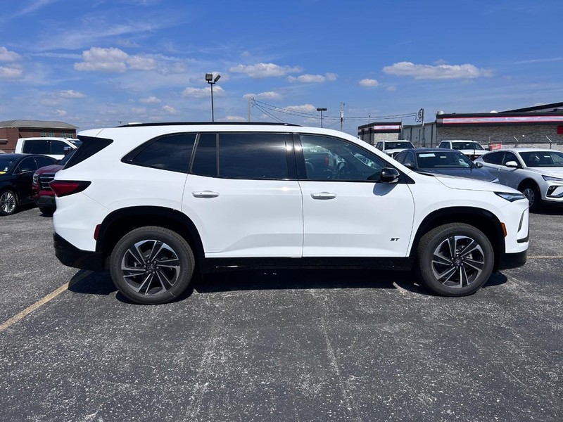 Buick Enclave Vehicle Full-screen Gallery Image 2