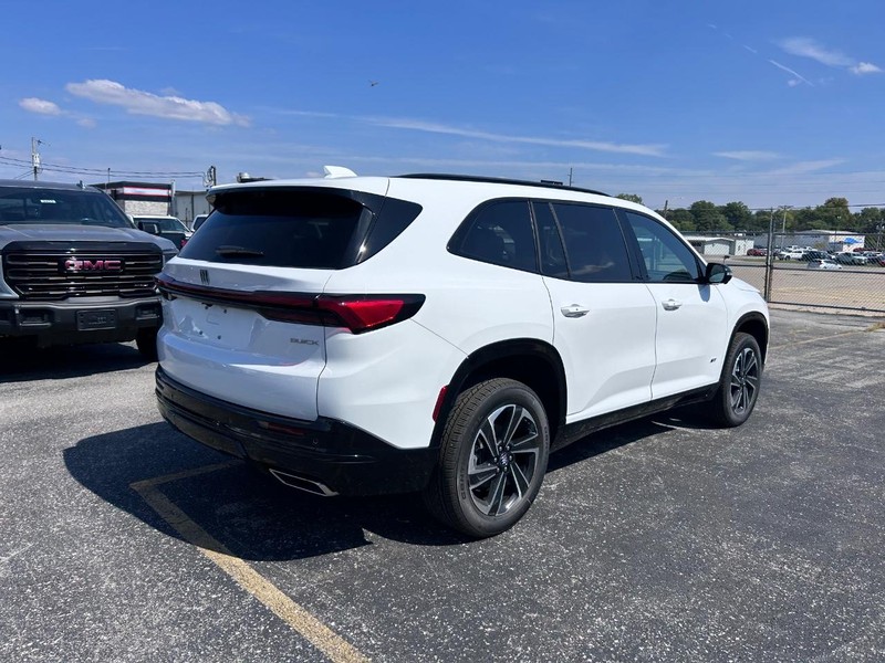 Buick Enclave Vehicle Full-screen Gallery Image 3