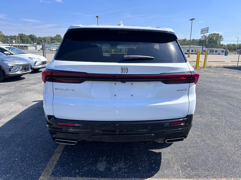 Buick Enclave Vehicle Full-screen Gallery Image 4