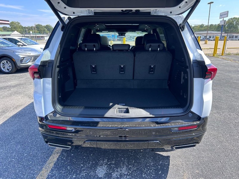 Buick Enclave Vehicle Full-screen Gallery Image 5