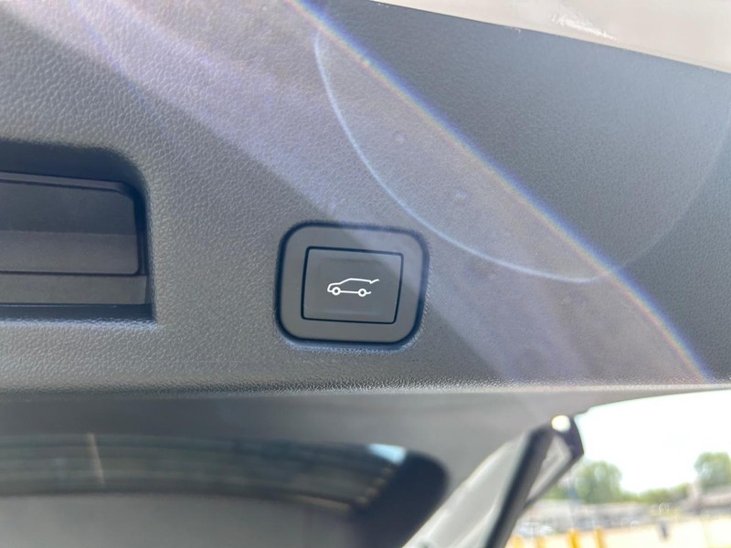 Buick Enclave Vehicle Full-screen Gallery Image 6