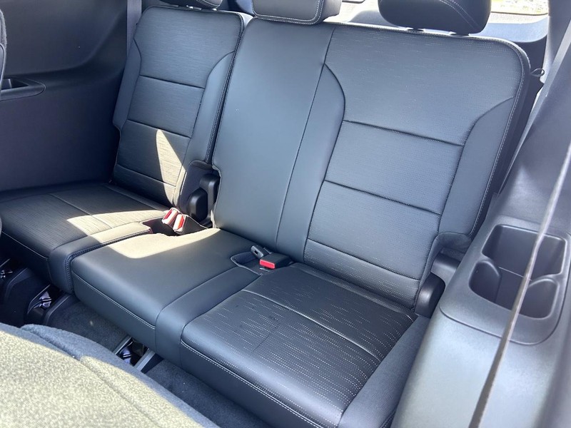 Buick Enclave Vehicle Full-screen Gallery Image 8