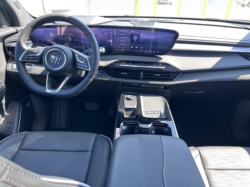 Buick Enclave Vehicle Full-screen Gallery Image 12