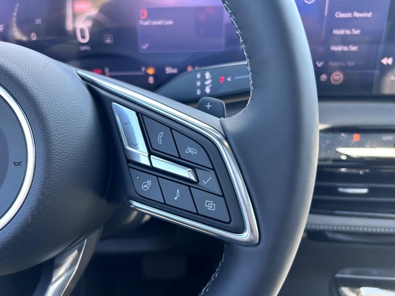 Buick Enclave Vehicle Full-screen Gallery Image 15