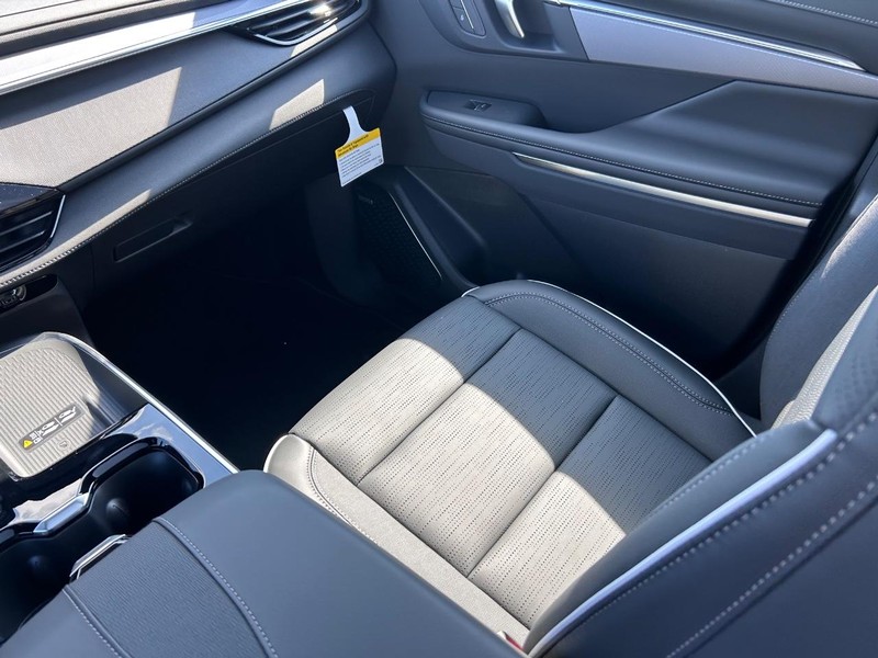 Buick Enclave Vehicle Full-screen Gallery Image 19