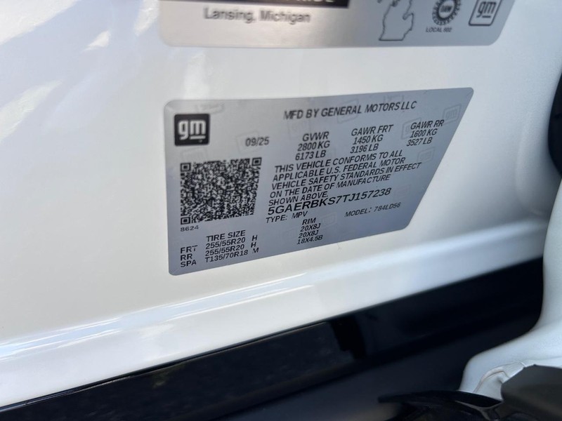 Buick Enclave Vehicle Full-screen Gallery Image 25