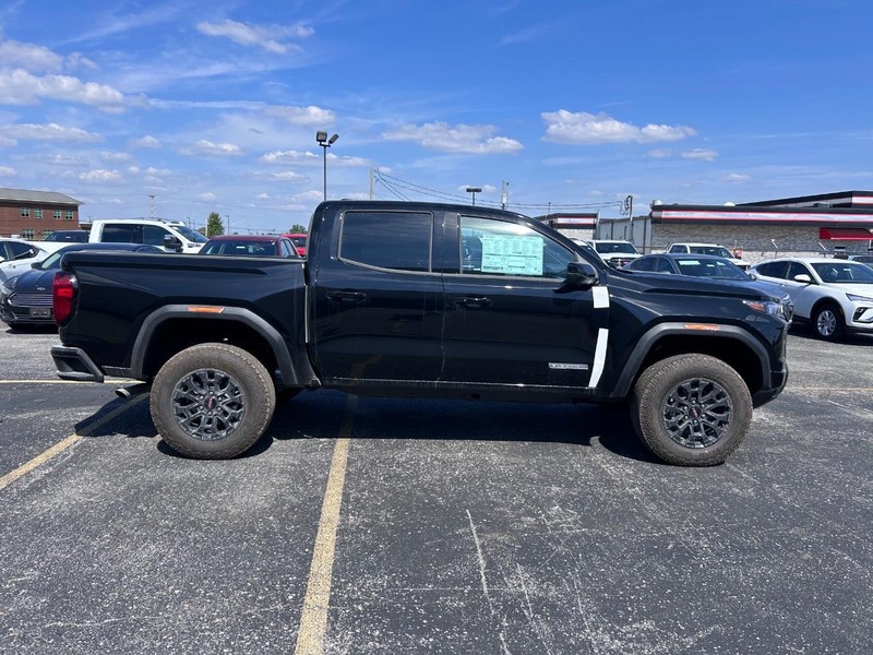 GMC Canyon Vehicle Full-screen Gallery Image 2