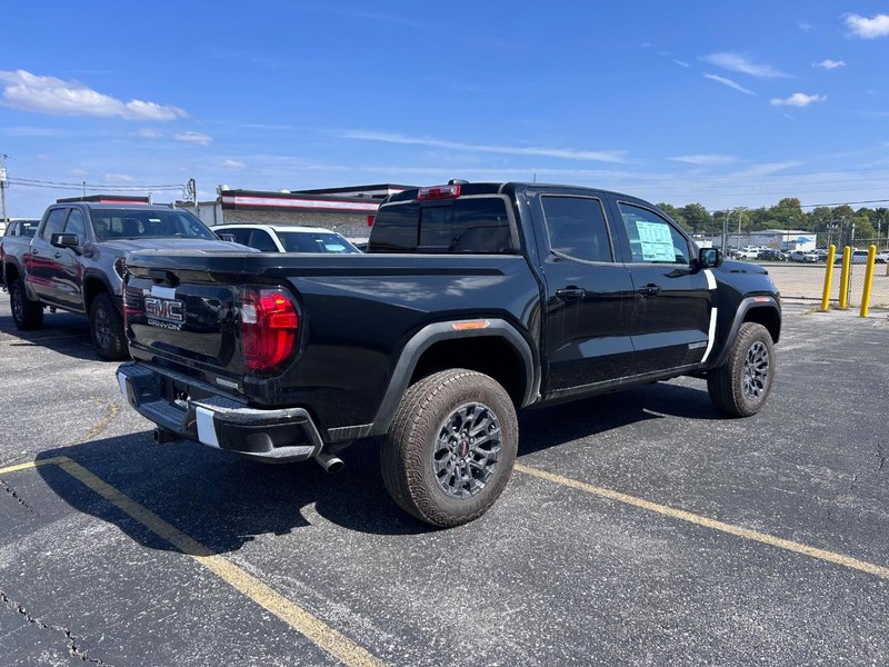 GMC Canyon Vehicle Full-screen Gallery Image 3