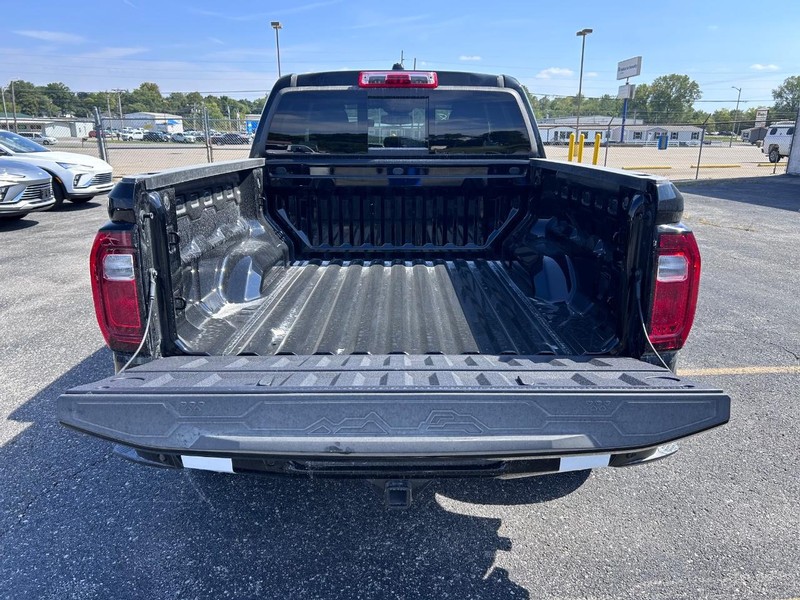 GMC Canyon Vehicle Full-screen Gallery Image 5