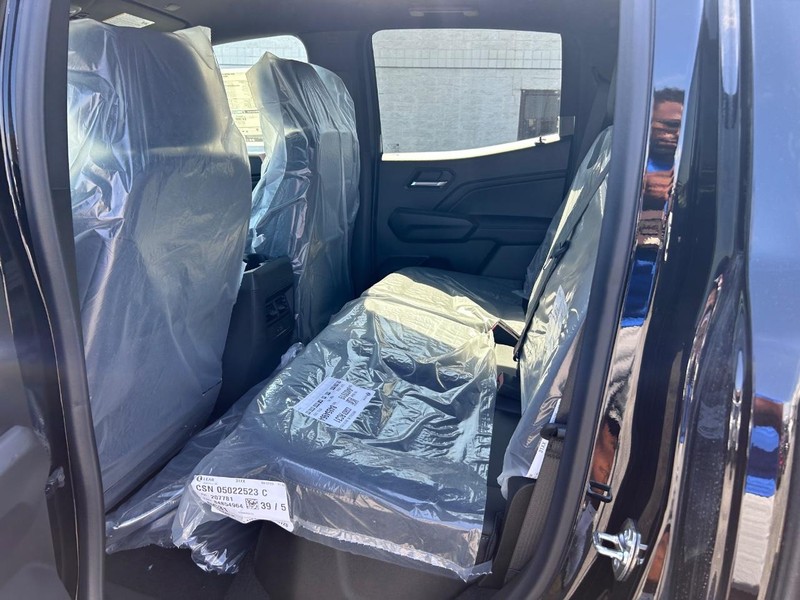 GMC Canyon Vehicle Full-screen Gallery Image 7