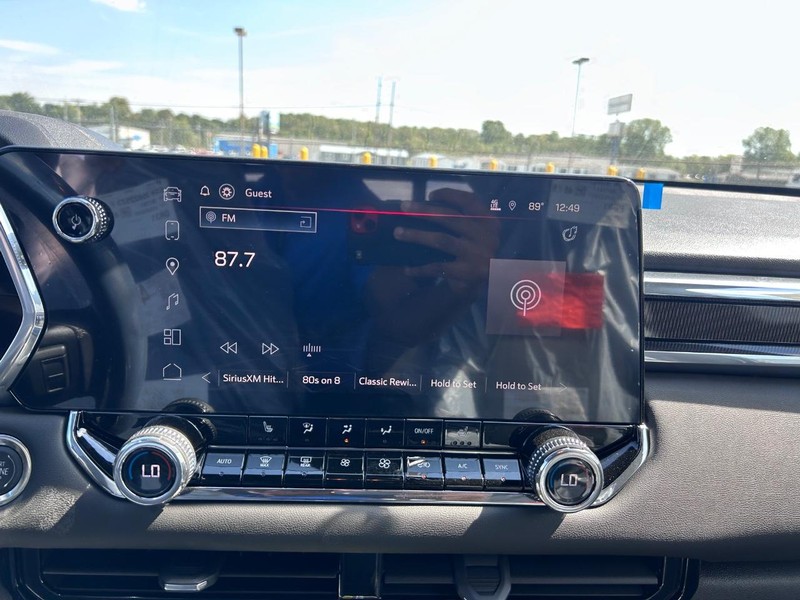 GMC Canyon Vehicle Full-screen Gallery Image 12