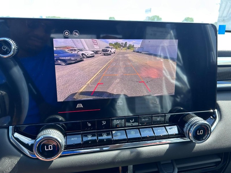 GMC Canyon Vehicle Full-screen Gallery Image 19