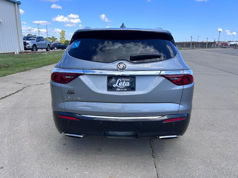 Buick Enclave Vehicle Full-screen Gallery Image 4