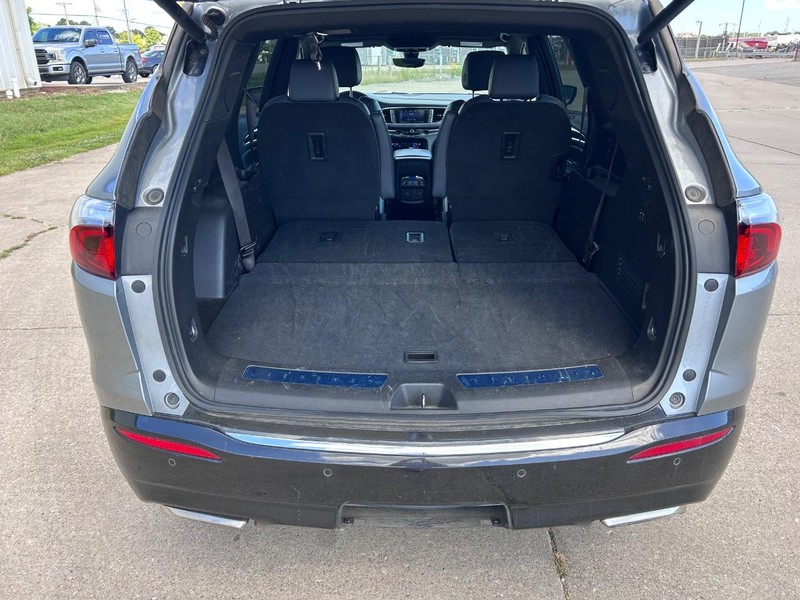 Buick Enclave Vehicle Full-screen Gallery Image 5