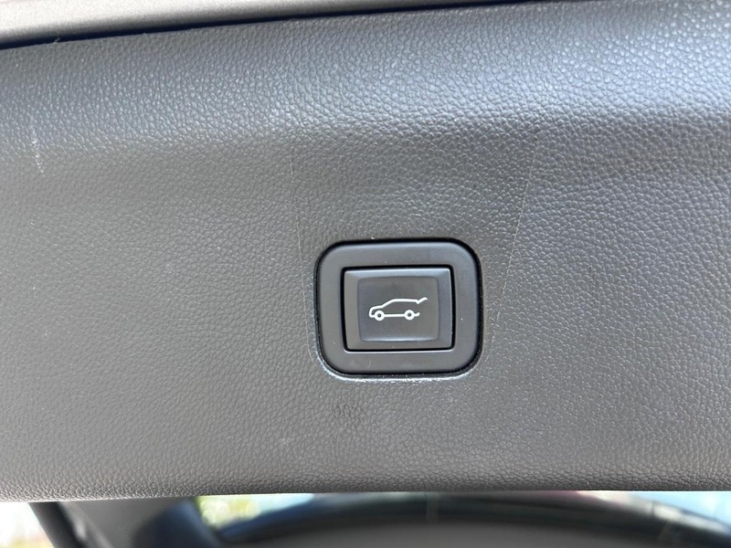 Buick Enclave Vehicle Full-screen Gallery Image 6