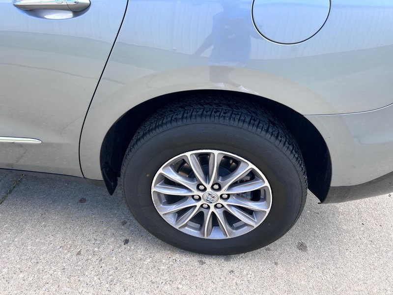 Buick Enclave Vehicle Full-screen Gallery Image 7