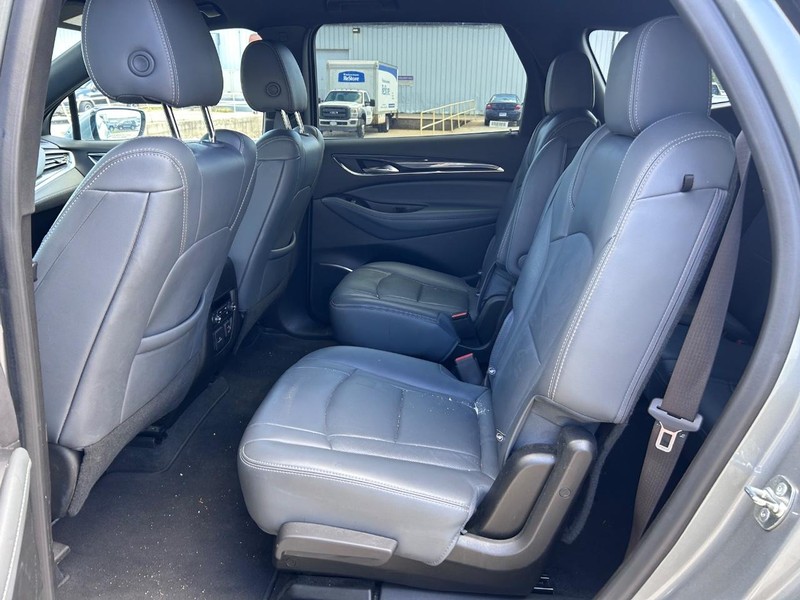Buick Enclave Vehicle Full-screen Gallery Image 9