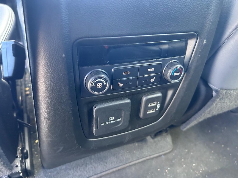 Buick Enclave Vehicle Full-screen Gallery Image 10