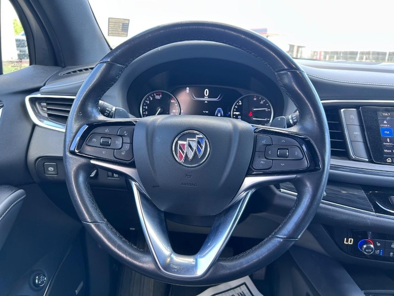 Buick Enclave Vehicle Full-screen Gallery Image 12