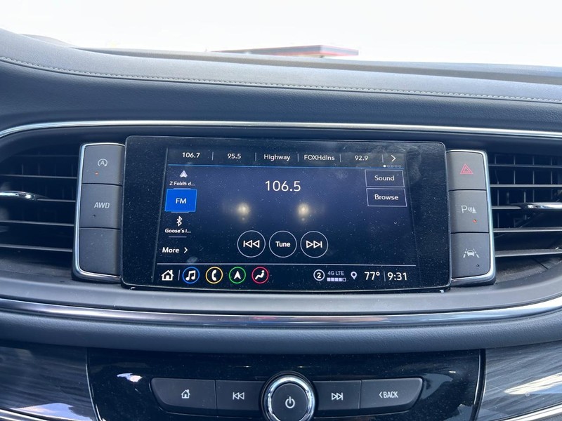 Buick Enclave Vehicle Full-screen Gallery Image 15