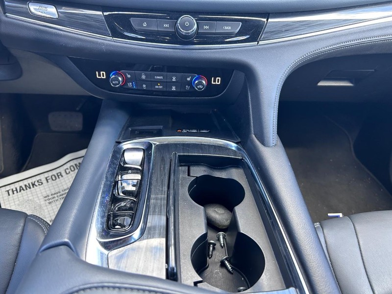 Buick Enclave Vehicle Full-screen Gallery Image 17