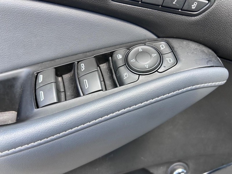 Buick Enclave Vehicle Full-screen Gallery Image 19