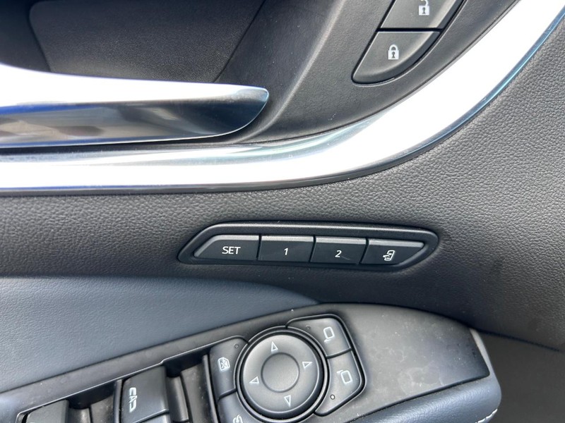 Buick Enclave Vehicle Full-screen Gallery Image 20