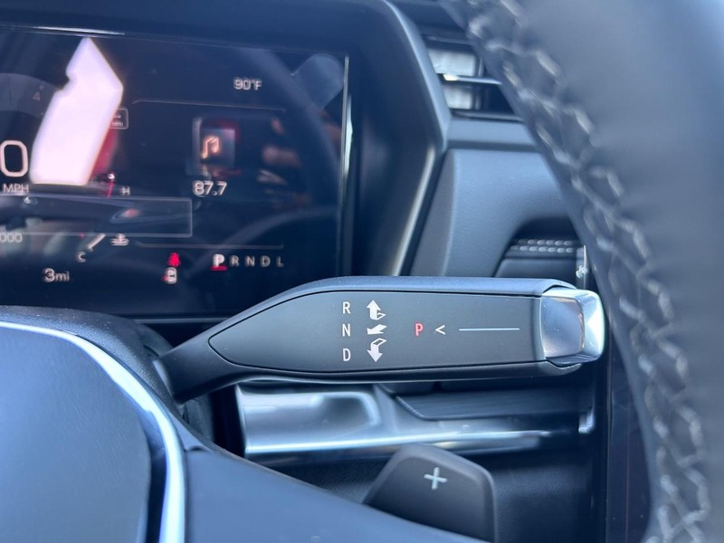 GMC Terrain Vehicle Full-screen Gallery Image 12