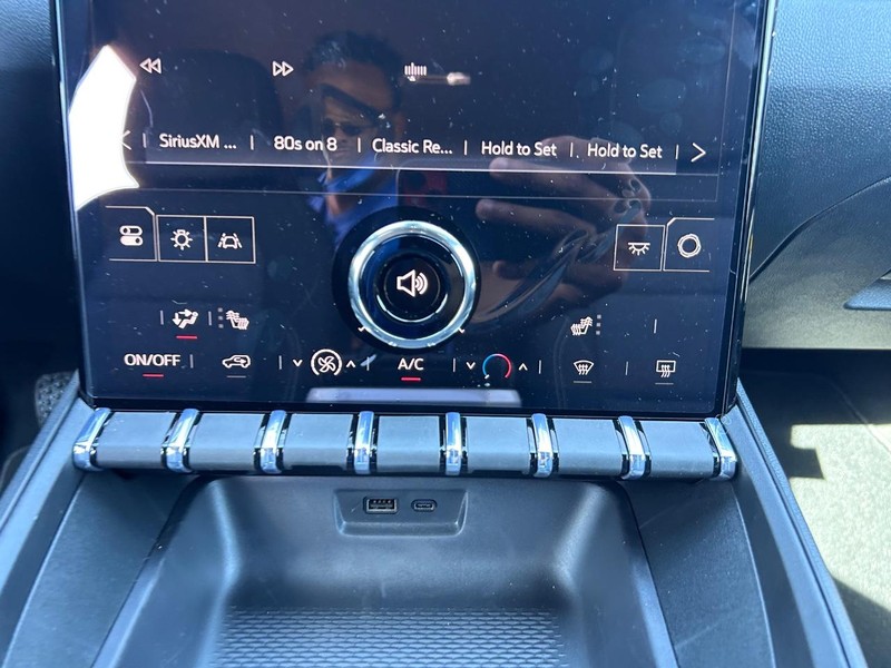 GMC Terrain Vehicle Full-screen Gallery Image 14