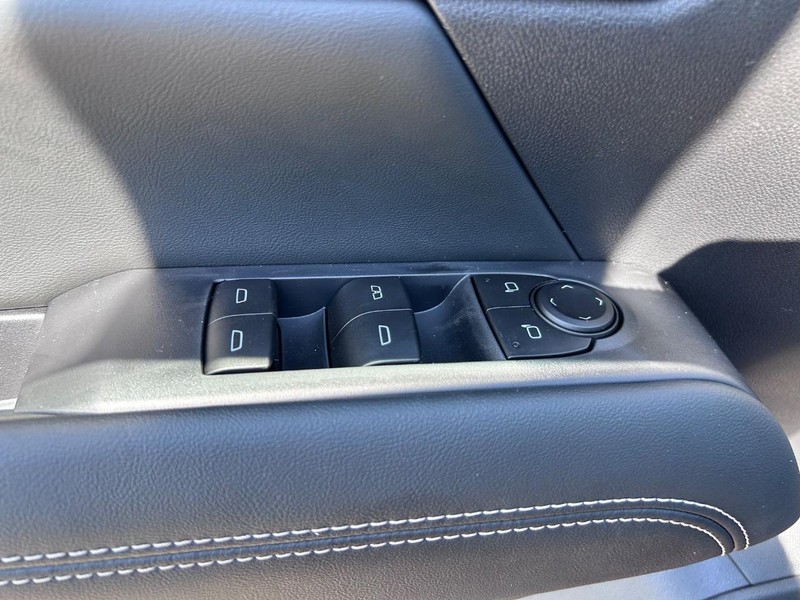 GMC Terrain Vehicle Full-screen Gallery Image 16