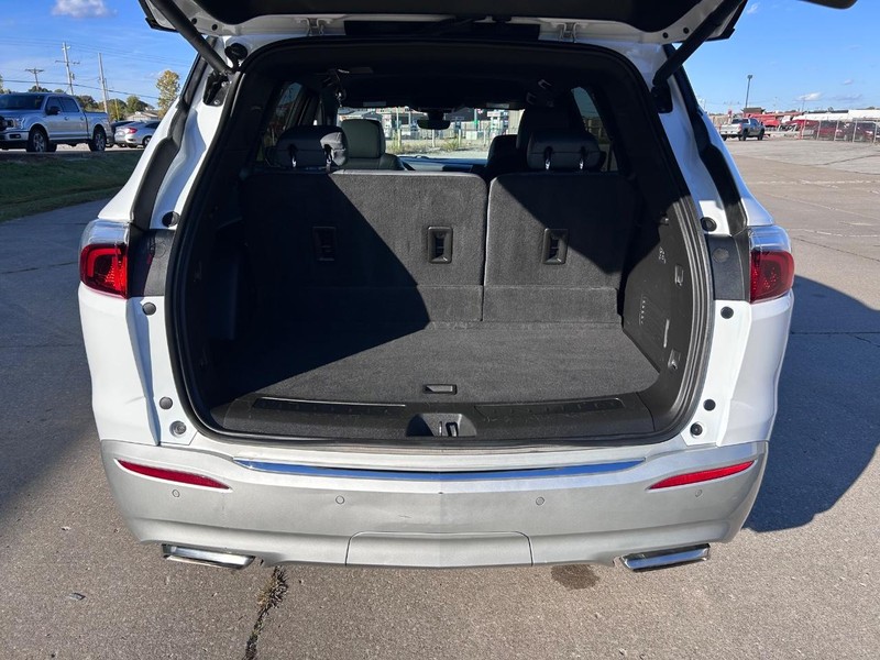 Buick Enclave Vehicle Full-screen Gallery Image 5
