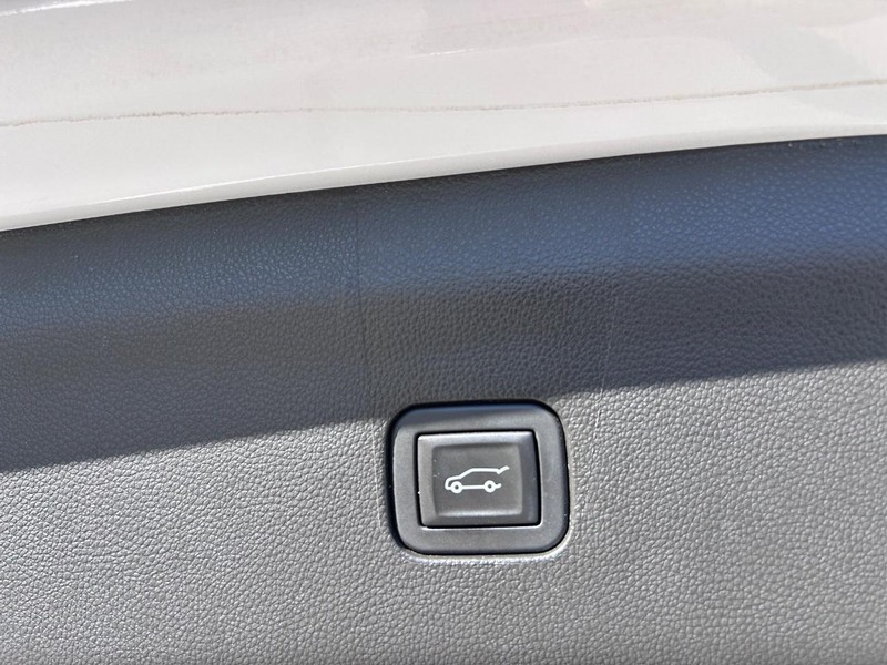 Buick Enclave Vehicle Full-screen Gallery Image 6