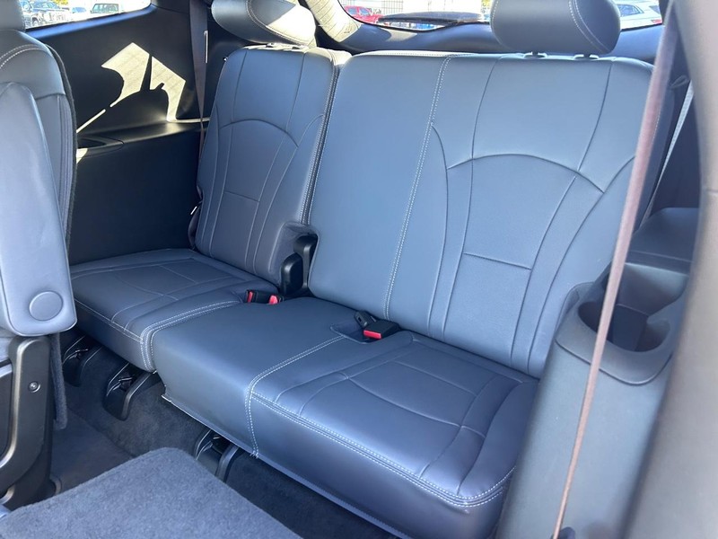 Buick Enclave Vehicle Full-screen Gallery Image 8