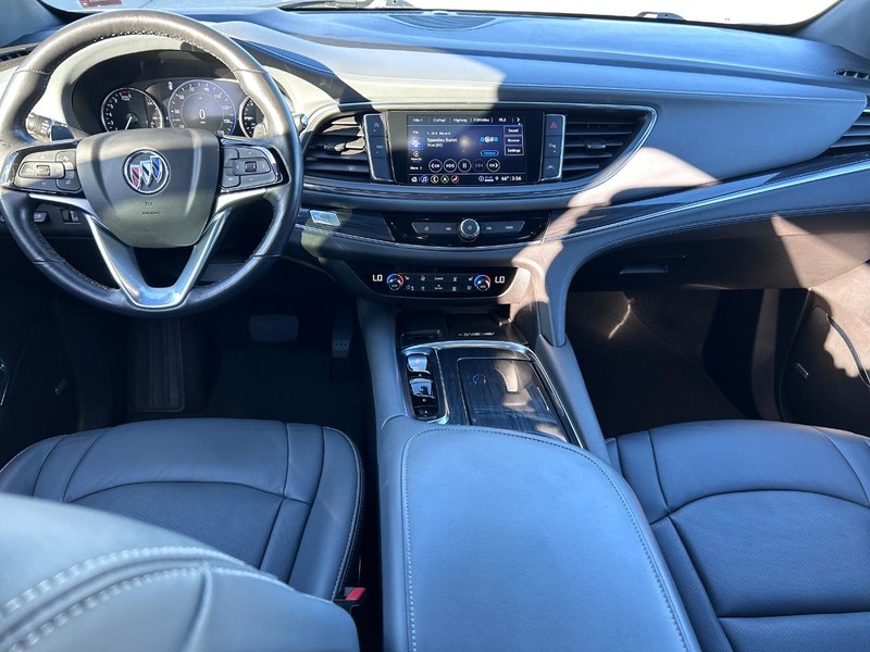 Buick Enclave Vehicle Full-screen Gallery Image 11