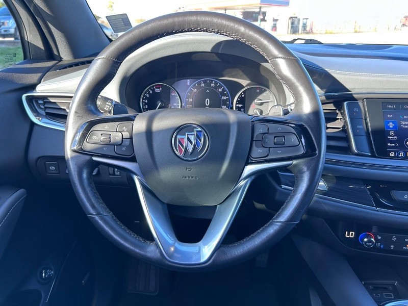 Buick Enclave Vehicle Full-screen Gallery Image 12