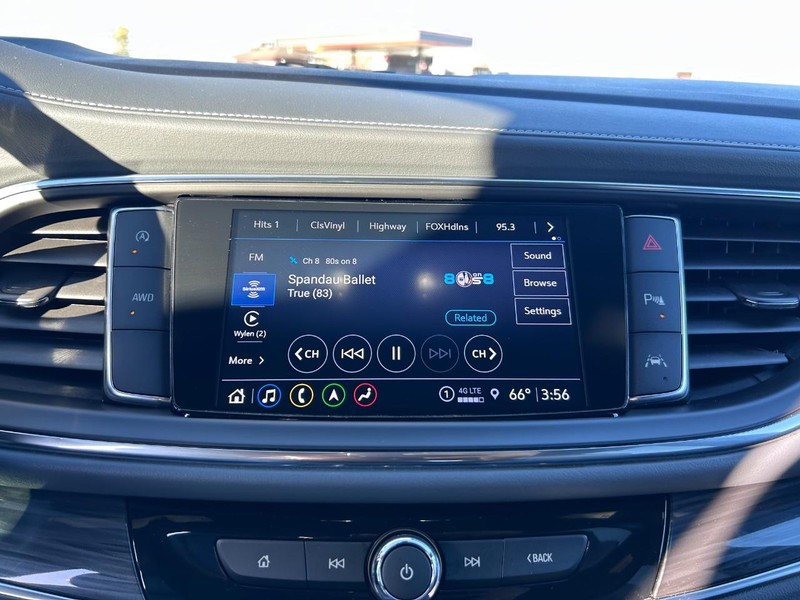 Buick Enclave Vehicle Full-screen Gallery Image 15