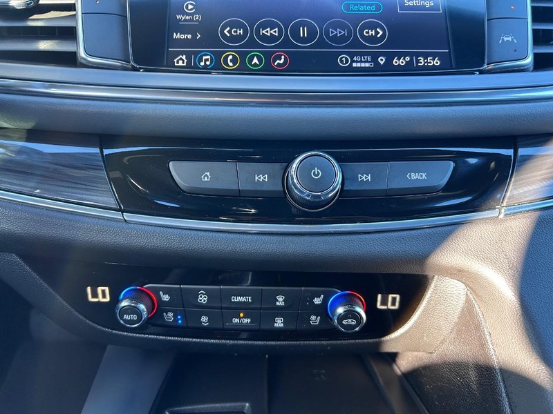 Buick Enclave Vehicle Full-screen Gallery Image 16