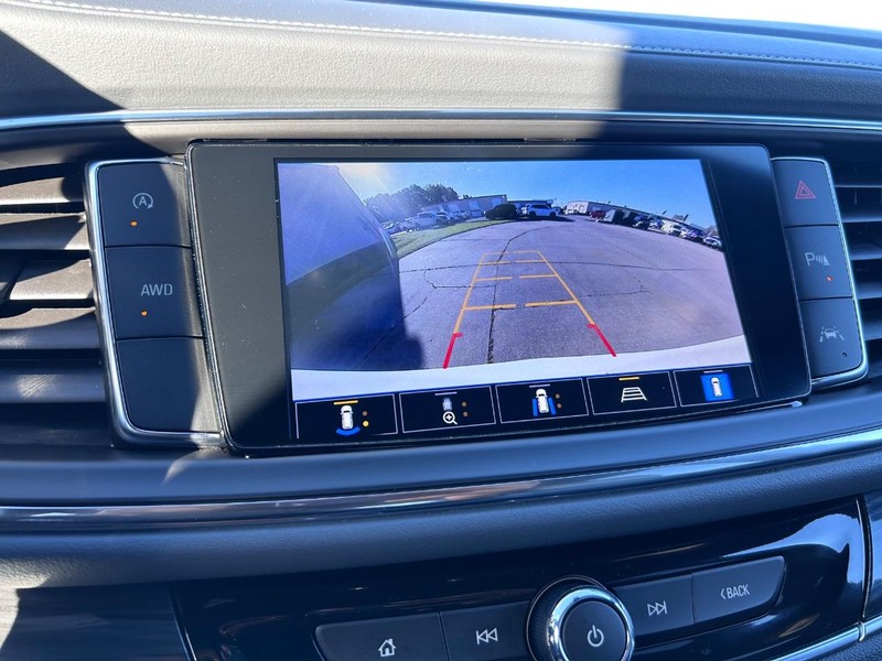 Buick Enclave Vehicle Full-screen Gallery Image 23