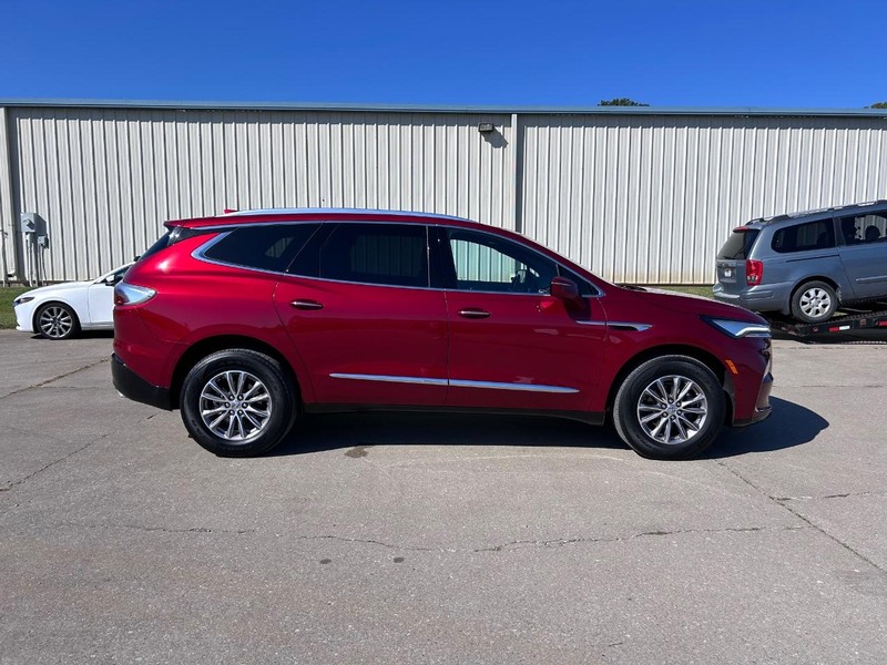 Buick Enclave Vehicle Full-screen Gallery Image 2