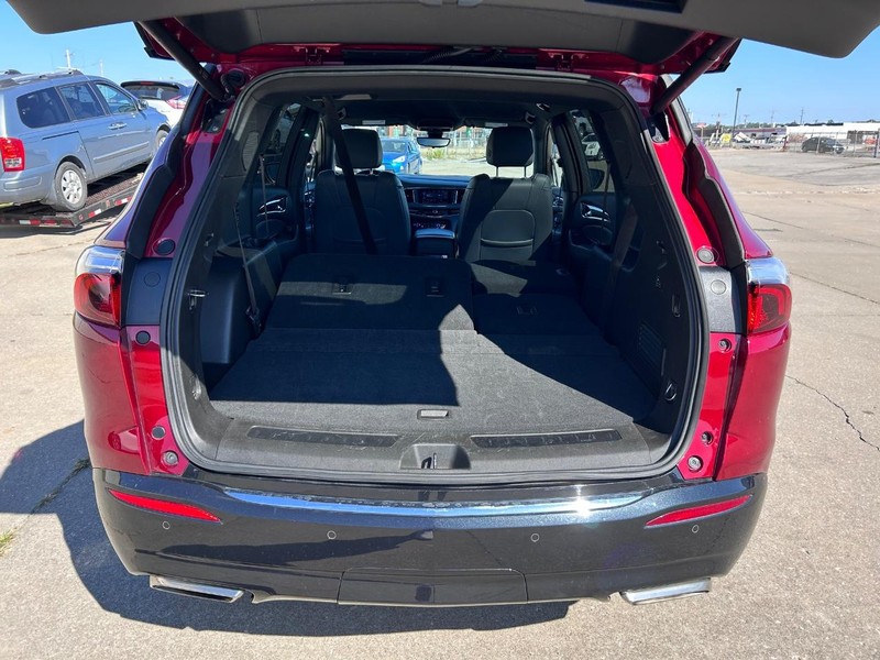 Buick Enclave Vehicle Full-screen Gallery Image 5